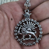 گردنبند شیر و خورشید