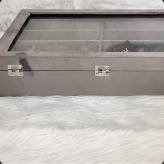 استند عینک درب دار شیشه ای رنگ طوسی روشن