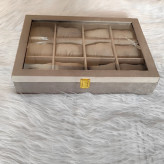 استند ساعت و دستبند درب دار شیشه ای رنگ طوسی روشن
