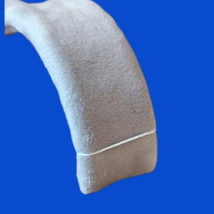 پایه دستبندی جنس مخمل رنگ طوسی روشن