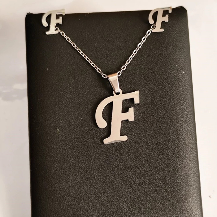 نیم ست حرف F رنگ نقره ای