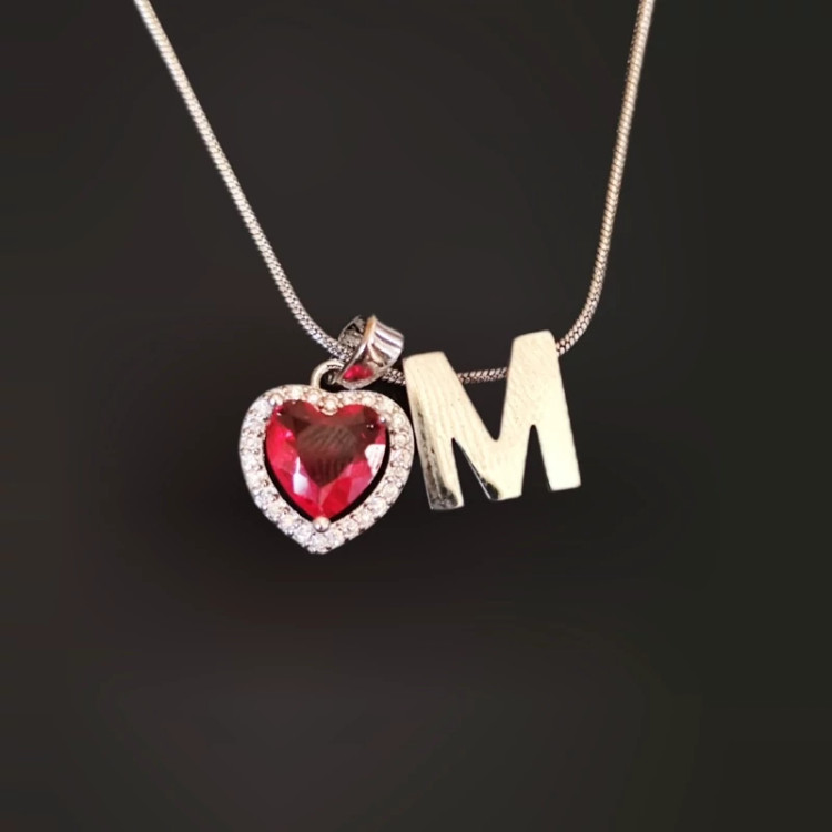 گردنبند حرف M