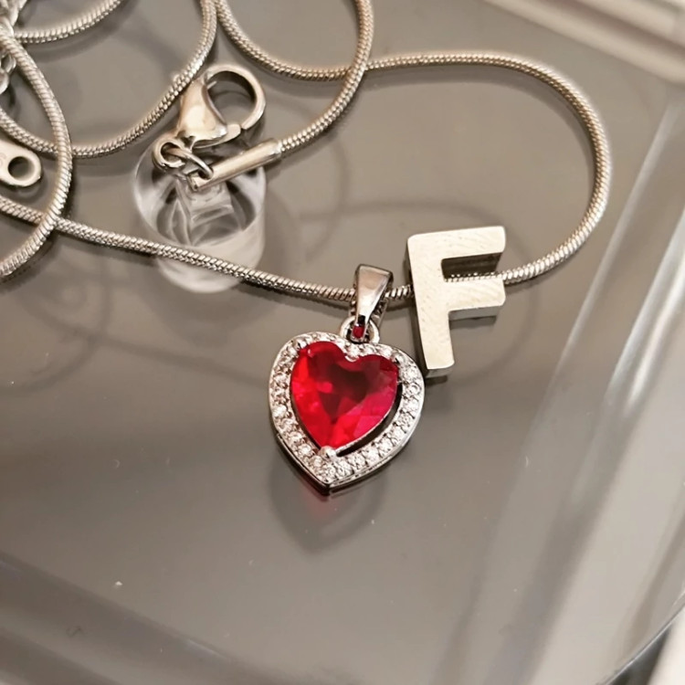 گردنبند حرف f قرمز