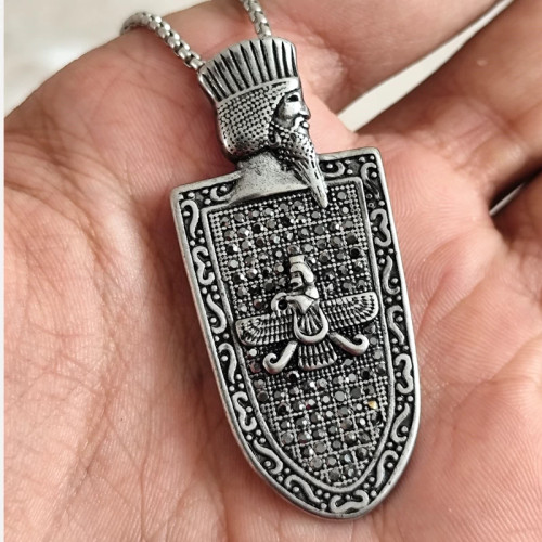 گردنبند کوروش کبیر رنگ نقره ای