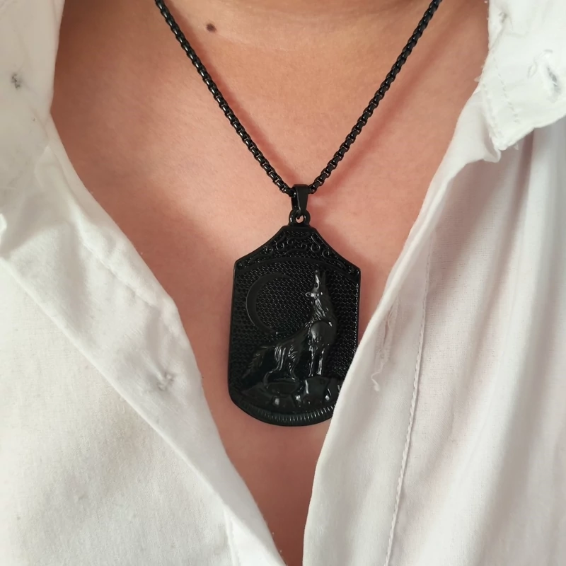 گردنبند گرگ مشکی