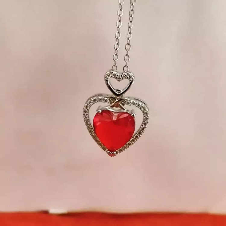گردنبند قلبی نگین یاقوت