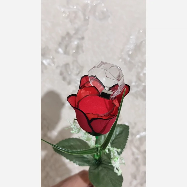 جا انگشتری گل رز درب دار