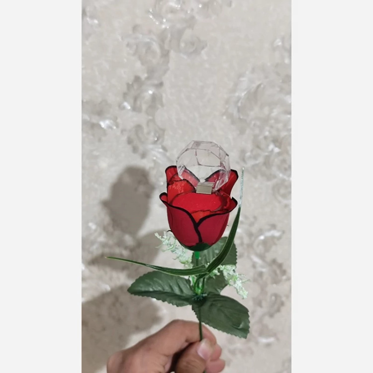 جا انگشتری گل رز درب دار
