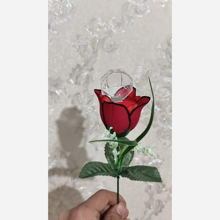 جا انگشتری گل رز درب دار