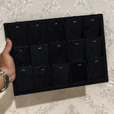 استند نیمست بدلیجات و جواهرات مخمل رنگ مشکی
