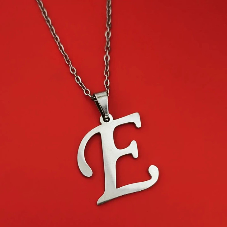 گردنبند حرف E