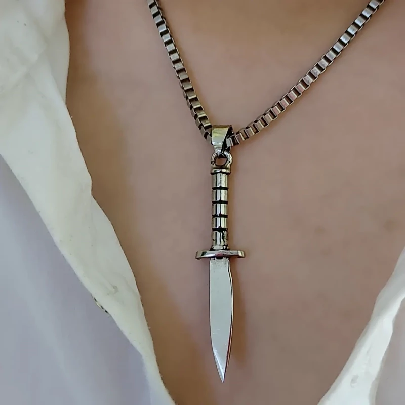 گردنبند چاقو