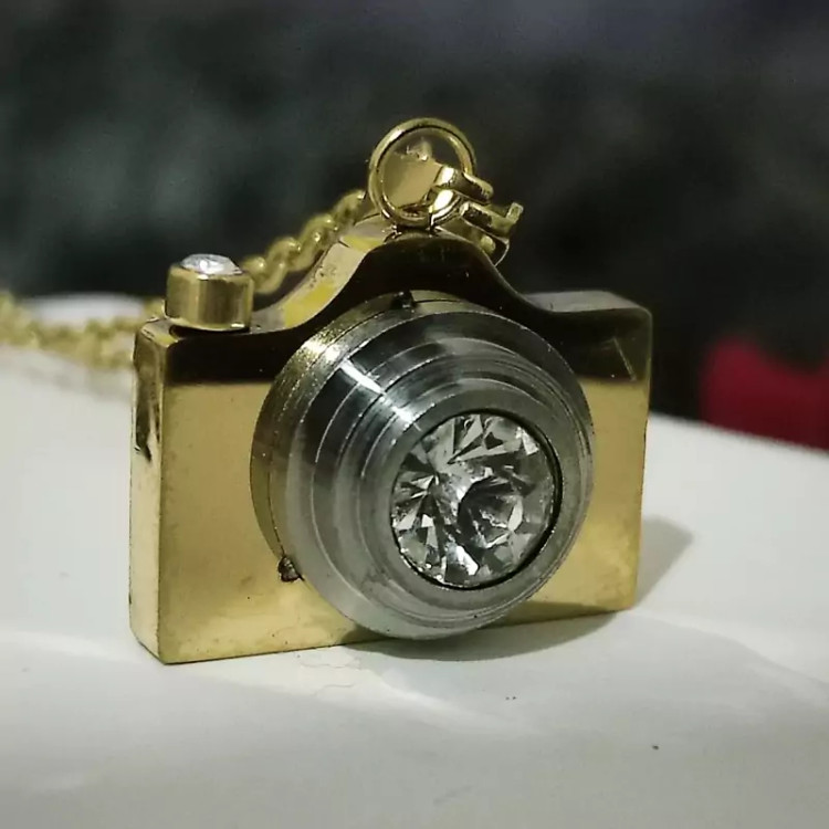 گردنبند دوربین عکاسی طلایی