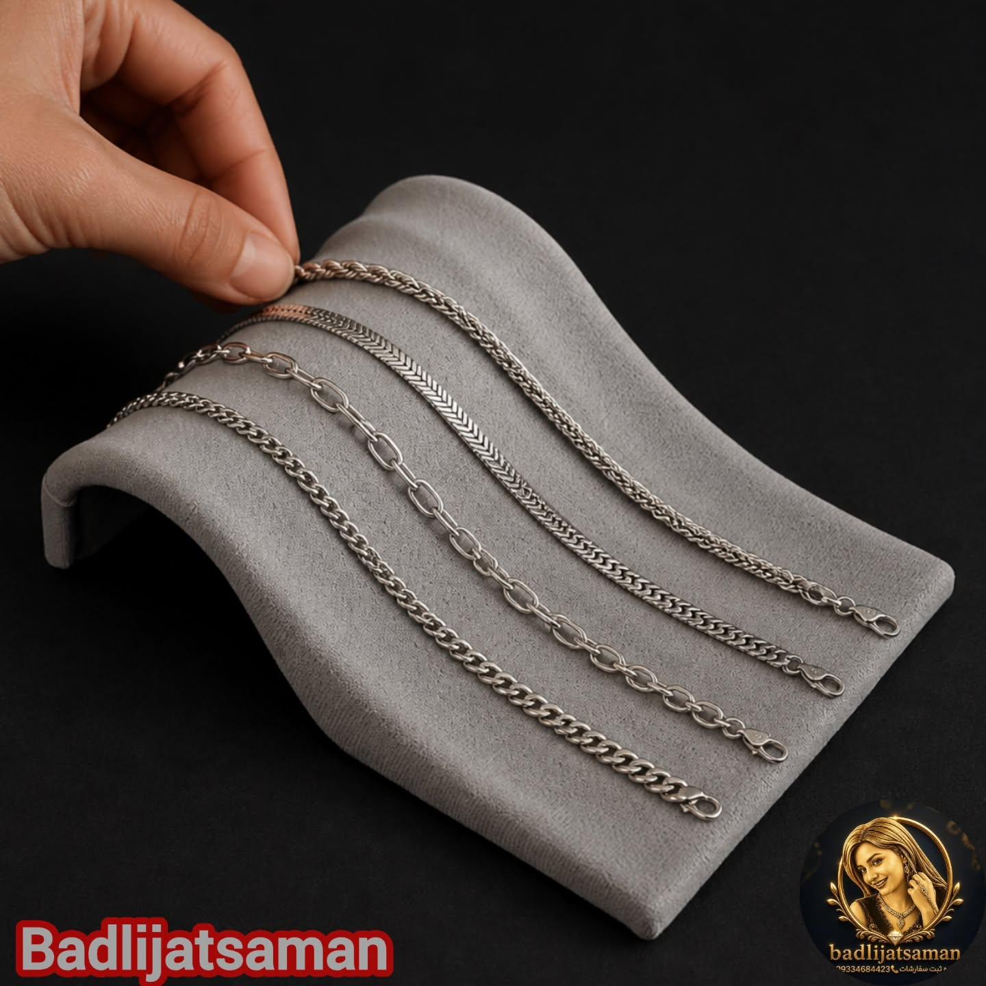 استند دستبند آبشاری مخمل رنگ طوسی روشن