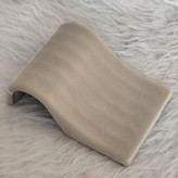 استند دستبند آبشاری مخمل رنگ طوسی روشن